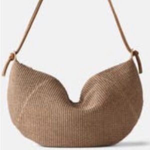 Mansur Gavriel Accessories
Fortuna Crossbody Bag